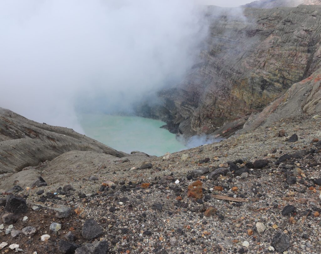 volcan aso san cratère naka dake 