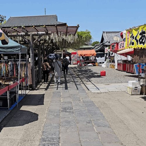 stand glycine temple